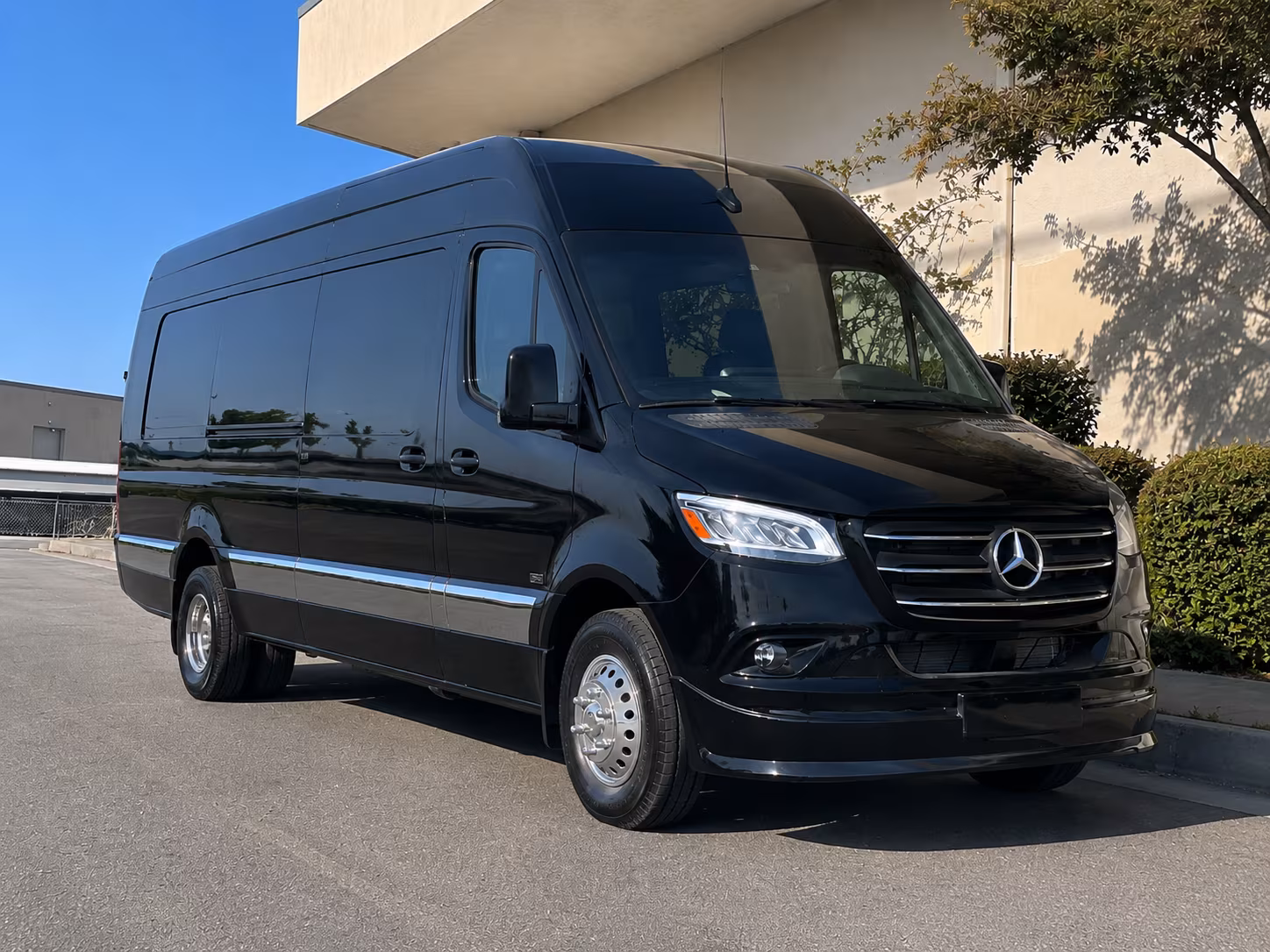 find the perfect transportation for your next airport transfer 5