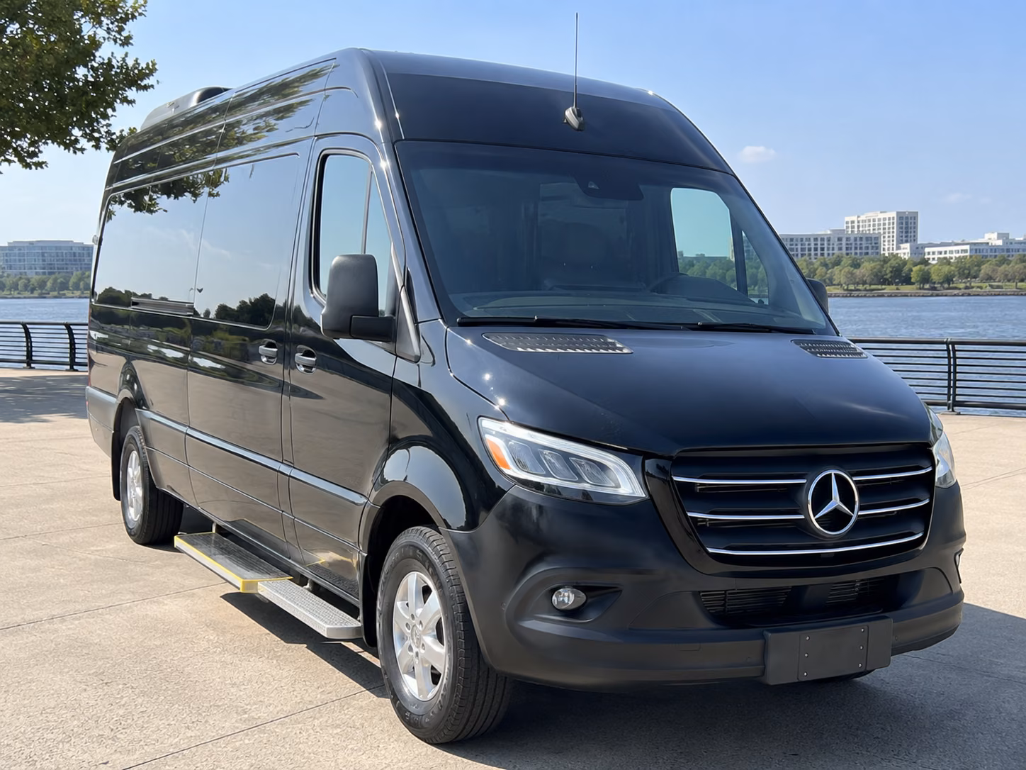 lubbock 10 passenger sprinter van